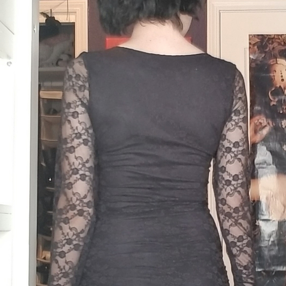 Lace fitted dress - Picture 2 of 3